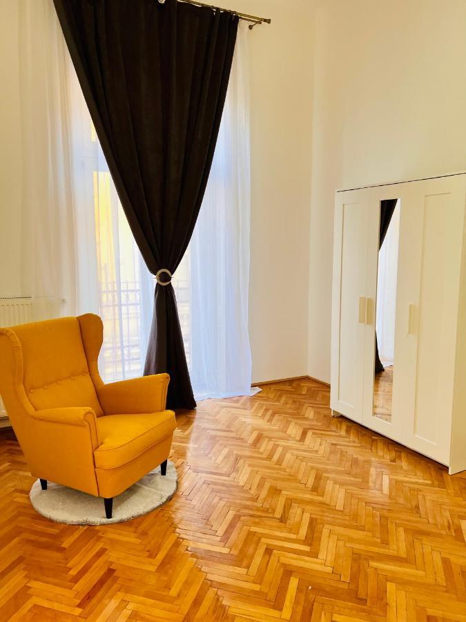 Apartment Friends Central Орадя Экстерьер фото