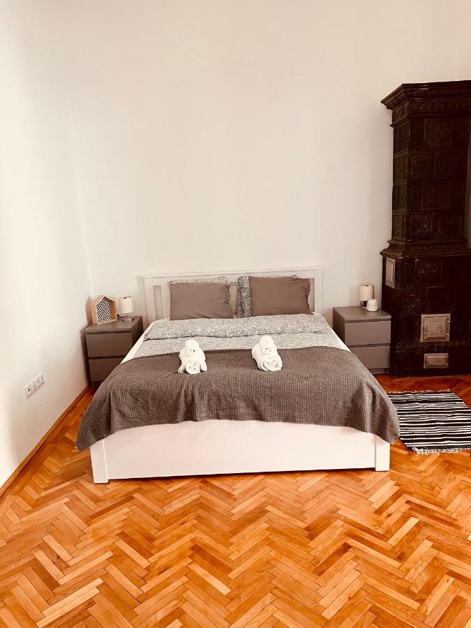 Apartment Friends Central Орадя Экстерьер фото