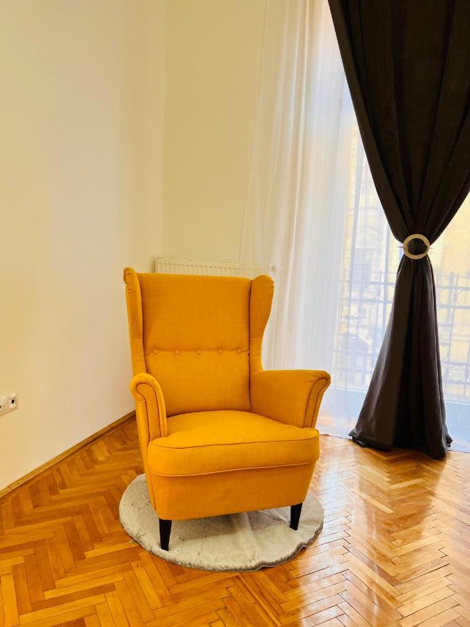 Apartment Friends Central Орадя Экстерьер фото