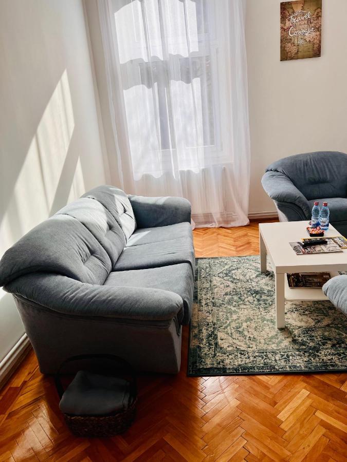 Apartment Friends Central Орадя Экстерьер фото