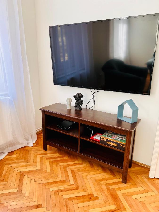 Apartment Friends Central Орадя Экстерьер фото
