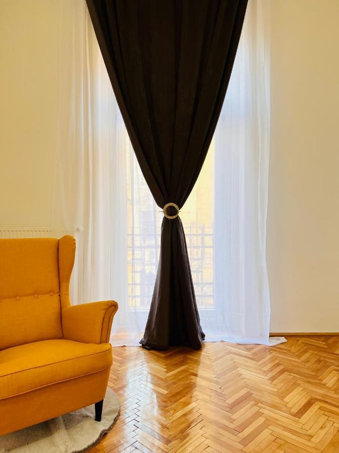 Apartment Friends Central Орадя Экстерьер фото
