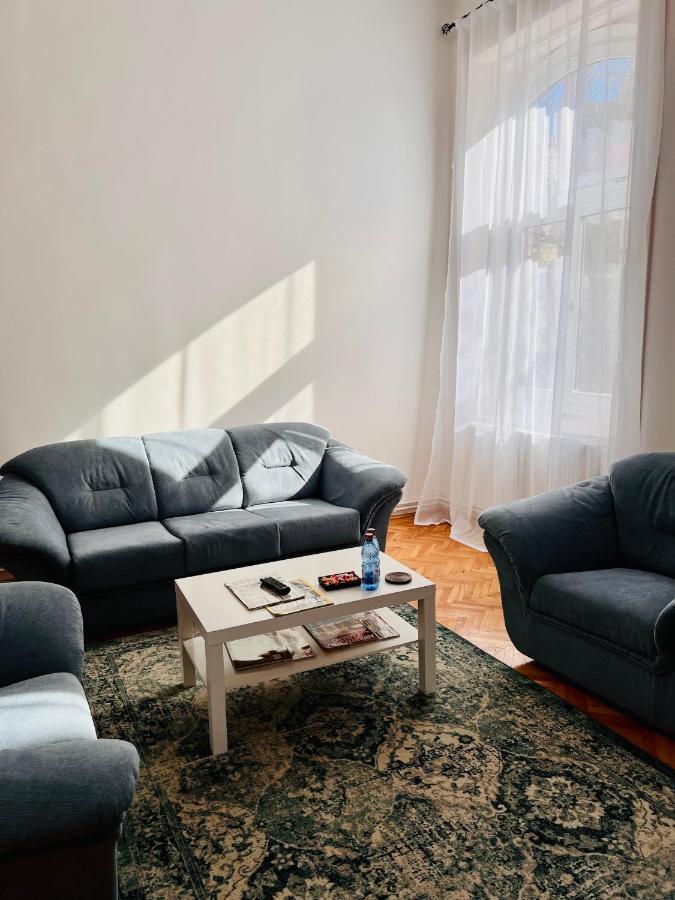 Apartment Friends Central Орадя Экстерьер фото